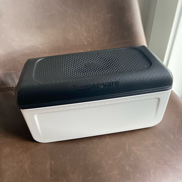 Tupperware Bread Bin - Picture 2 of 3